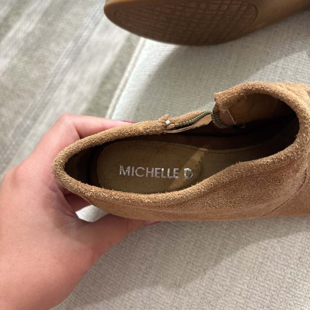 Michelle D Brown Suede Leather Ankle Boots with Stacked Heels, Size 8.5M - Picture 2 of 7